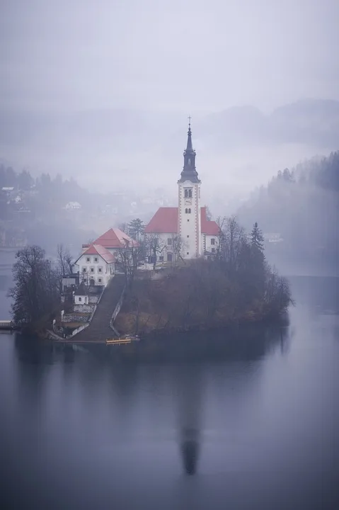 Kirchenkrise in Deutschland: Vertrauen schwindet, besonders bei Katholiken!