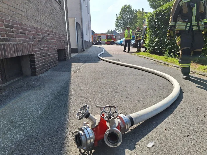 Küchenbrand in Bocholt: Feuerwehr rettet Bewohner schnell und sicher