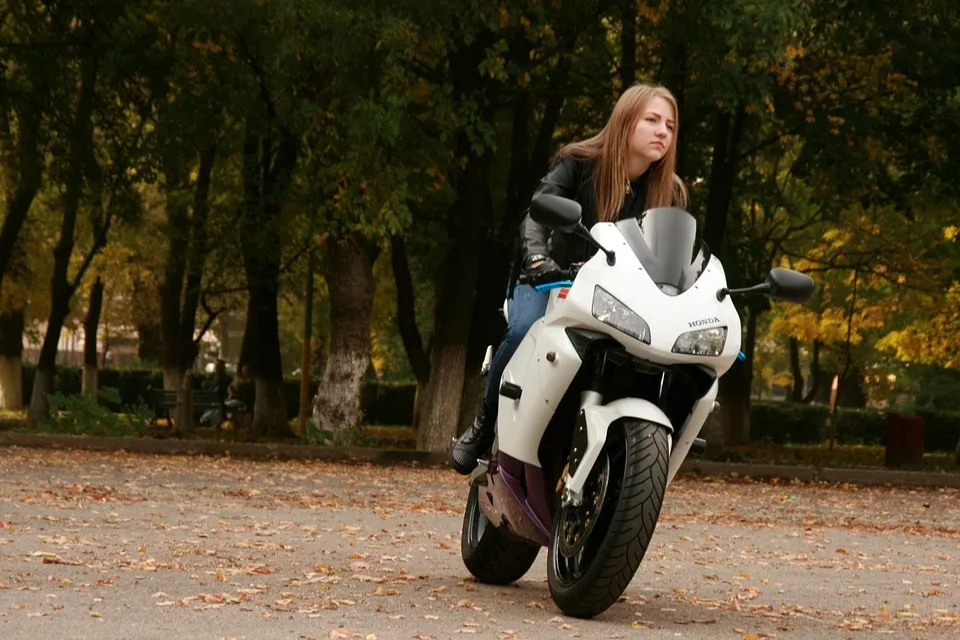 Motorradunfall in Hille: 19-Jähriger schwer verletzt