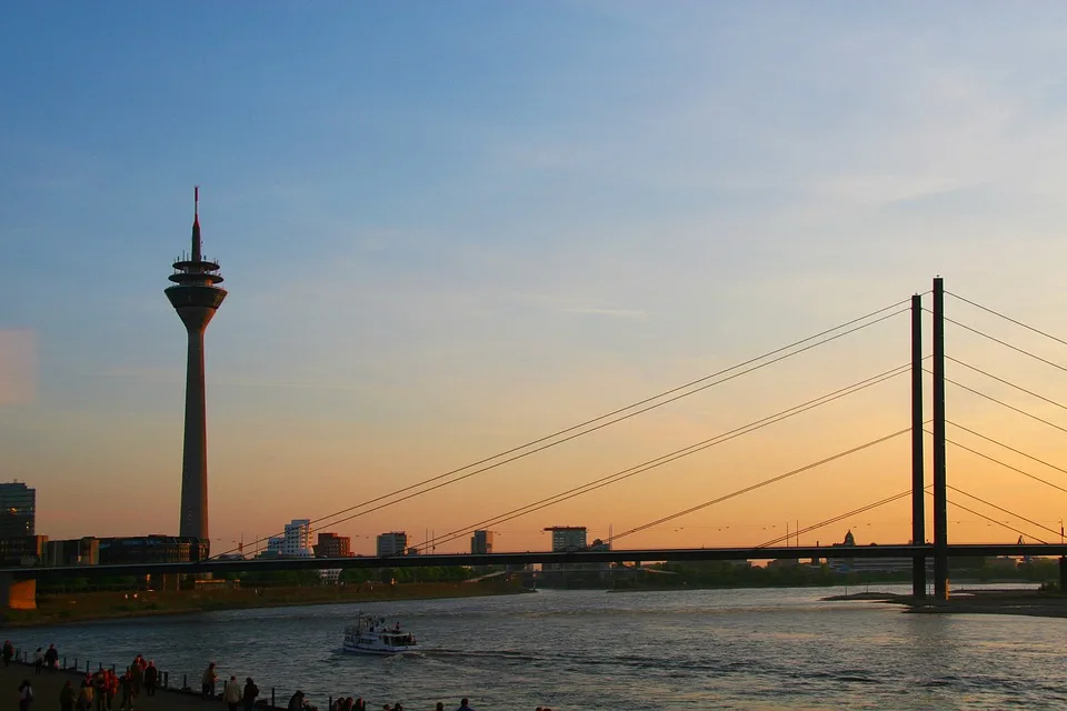 Nachspielzeit-Wahnsinn: Düsseldorf und Köln teilen sich die Punkte!