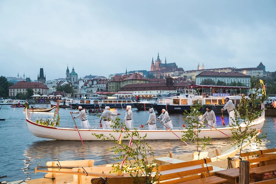 Neusässer Volksfest 2023: Bieranstich und Spaß für Groß und Klein!