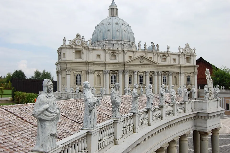 Papst Franziskus fordert Kardinäle zu finanzieller Sparsamkeit auf