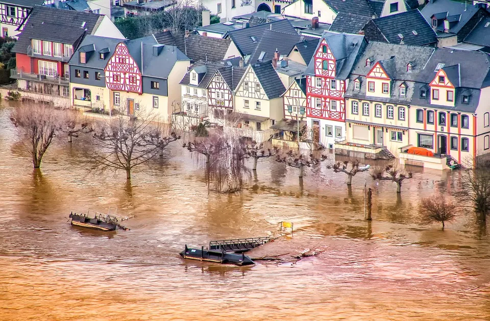 Plötzliche Sintflut in Rom: Straßen überflutet und Bäume gefallen