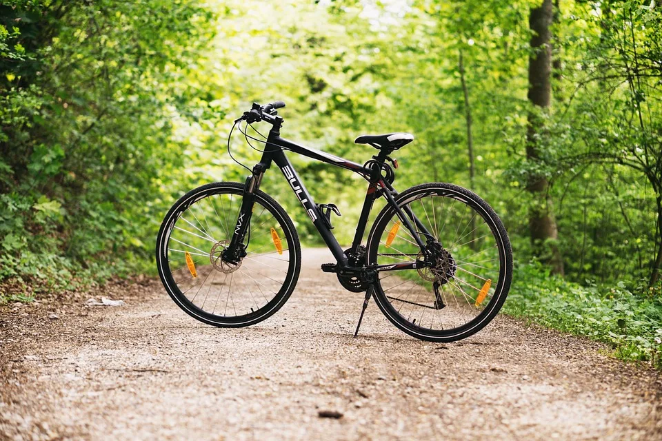 Radfahrer-Unfall in Ulm: Zwei Frauen kollidieren im Stadtzentrum!