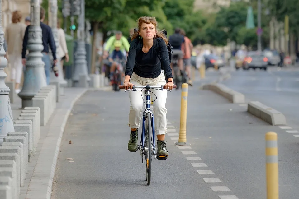 Radfahrer schwer verletzt: Dramatischer Zusammenstoß in Stuttgart!