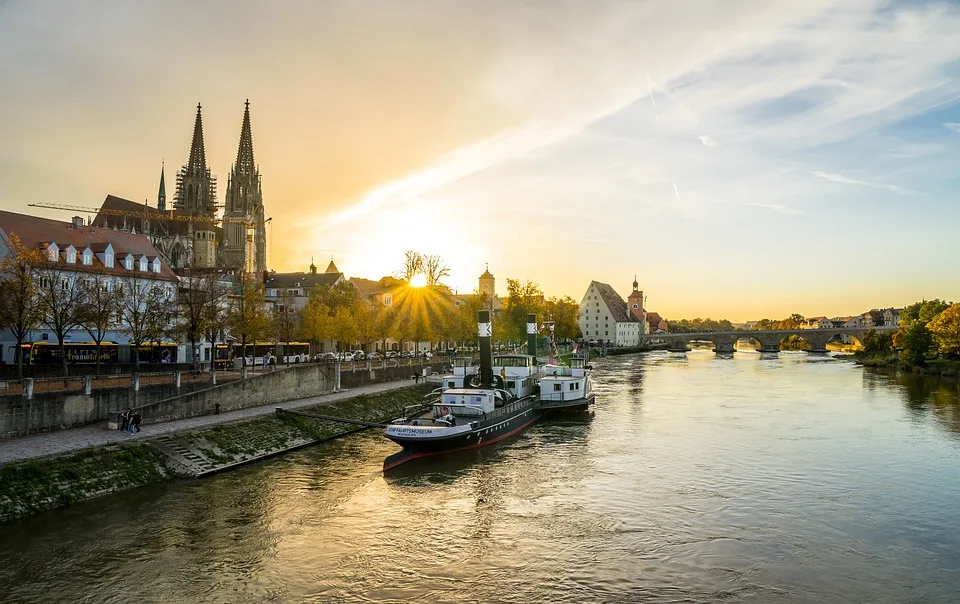 Regensburg zeigt Flagge: Protest gegen Rechtsruck am Schwanenplatz