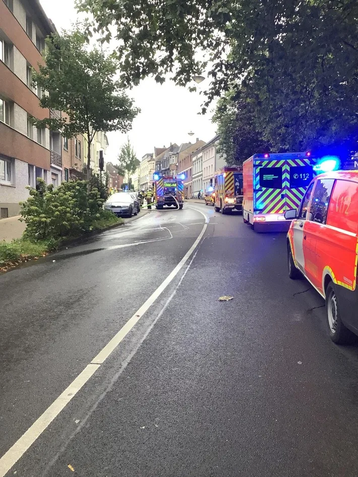 Schneller Einsatz der Feuerwehr: 17 Menschen nach Wohnungsbrand gerettet!