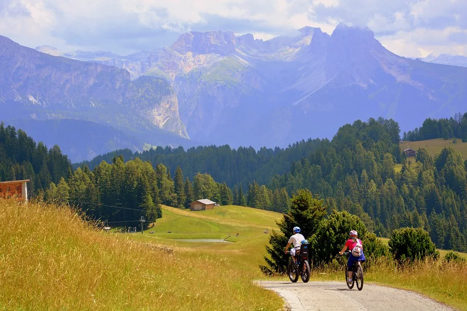 Schock im Saale-Holzland: Fahrradfahrer verletzt, Schülerin bedroht!