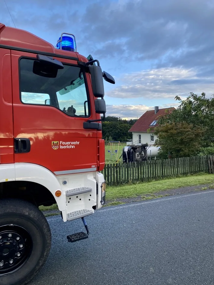 Schrecklicher Unfall auf der Rotenhausstraße: Fahrer in Notlage gerettet!