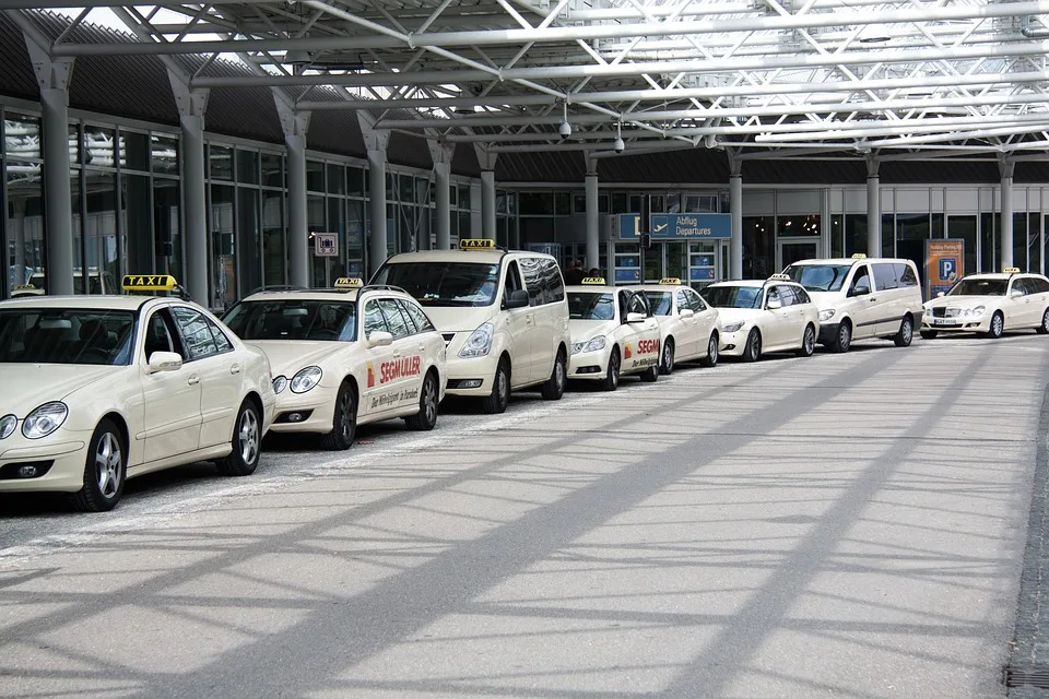 Schrecklicher Unfall in Stade: Taxifahrer kämpft um sein Leben!