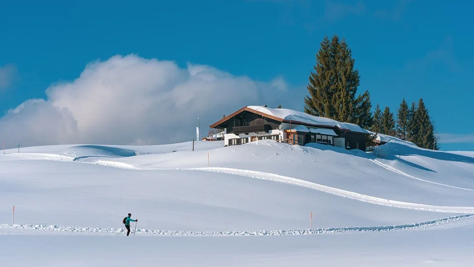 Schweizer Skistar Franjo von Allmen: Knieverletzung stoppt Karriere-Start