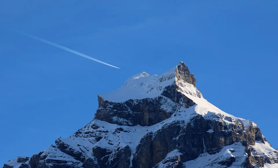 Schwerer Unfall in Berge: 66-Jähriger bei Kollision schwer verletzt!