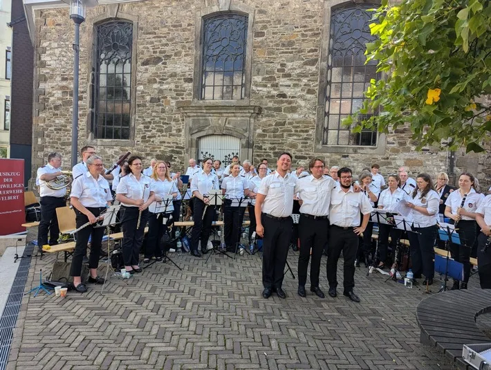 Stadtkapelle und Feuerwehrmusik begeistern Velberter mit mitreißendem Konzert