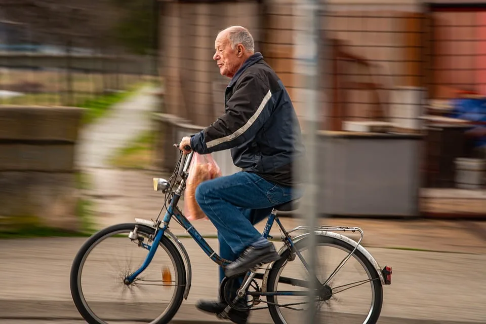 Tragischer Radfahrerunfall in Budenheim: 74-Jähriger stirbt bei Kollision