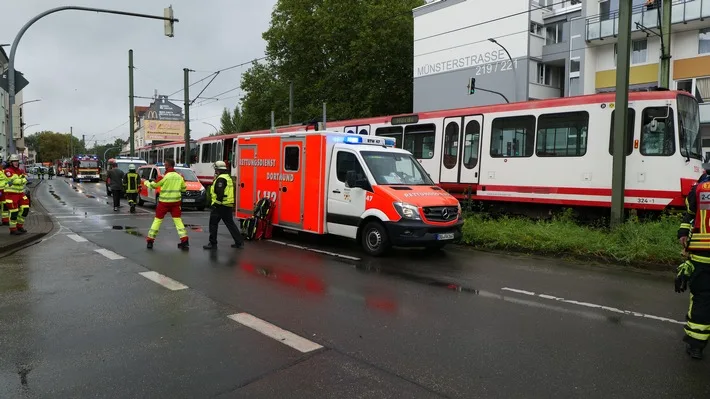 Tragischer Unfall in Dortmund: Kind von Straßenbahn erfasst und verletzt