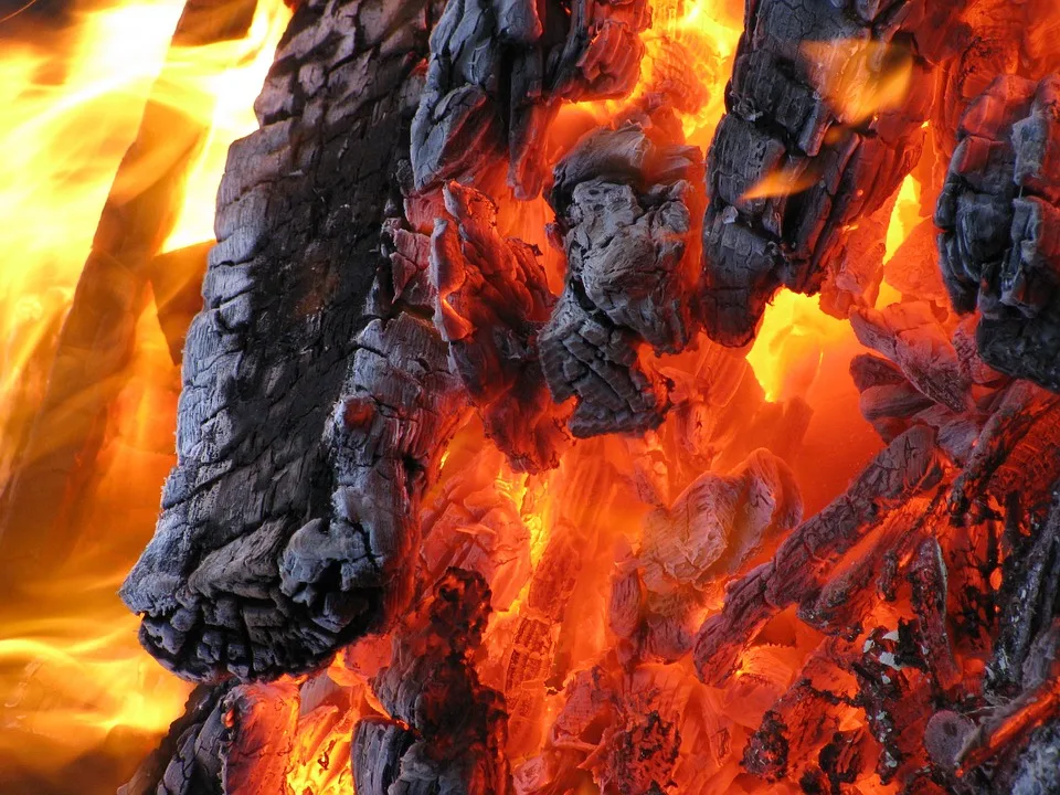 Tragischer Wohnungsbrand in Bremen: Mutter und zwei Kinder tot!