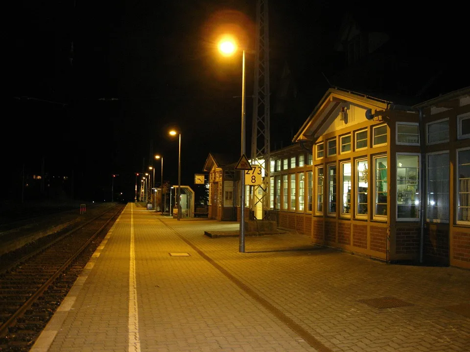 Unbekannter Reisender spuckt am Bahnhof Hagen – Zeugen gesucht!