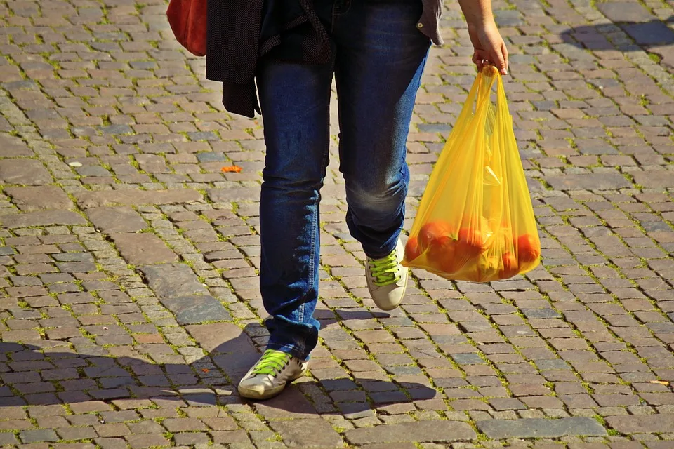 Unbekannter stiehlt Tasche aus Rollator einer 63-Jährigen in Blaubeuren