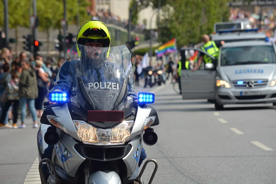 Unfallflucht in Weilerbach: Polizei sucht weißen Pkw!