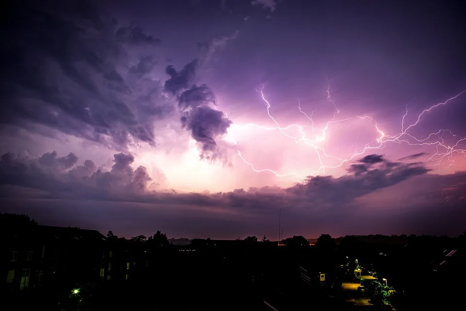 Unwetterwarnung: Heftige Gewitter und Hagel bedrohen Bayern