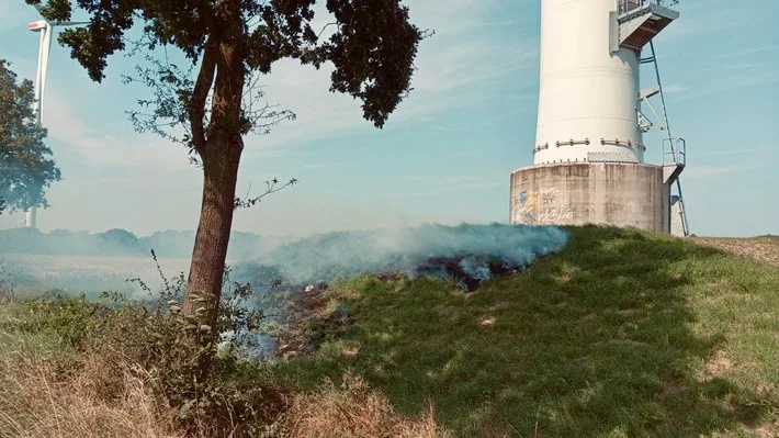 Vegetationsbrand in Schermbeck: Feuerwehr erfolgreich im Einsatz