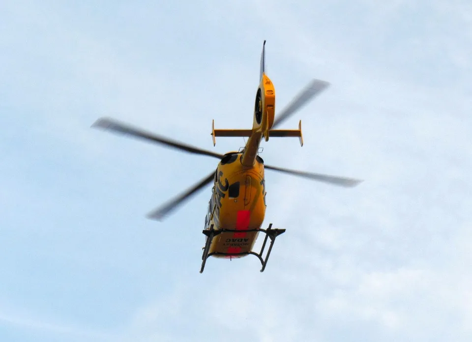 Verkehrsunfall bei Babensham: Zwei Verletzte und Totalschaden auf B304