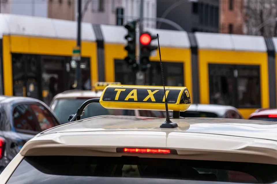 Zeugen gesucht: Bedrohung gegen Taxifahrerin in Pforzheim-Weststadt