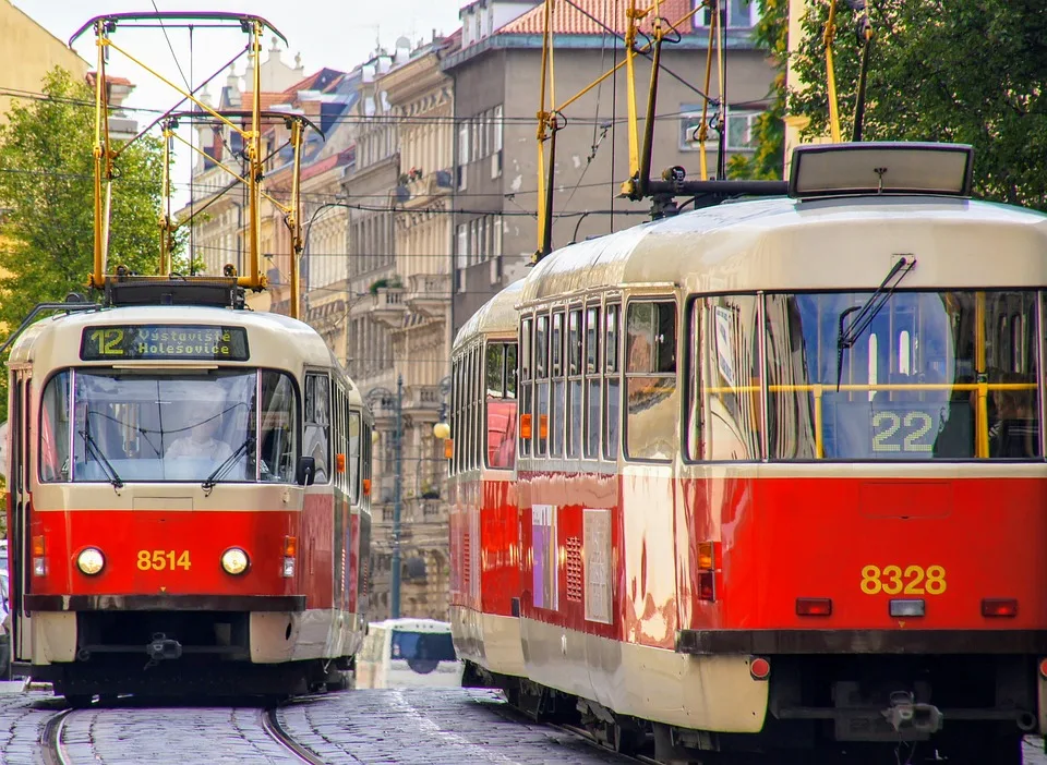 „Lebensgefährlicher Unfall: Mann von Straßenbahn in Kassel erfasst“