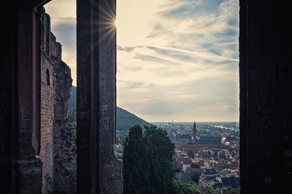 „Magische Nacht in Heidelberg: Schlossbeleuchtung begeistert Tausende“