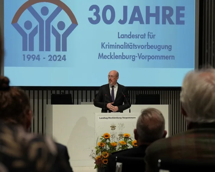 30 Jahre Kriminalitätsvorbeugung: Minister Pegel ehrt engagierte Partner!