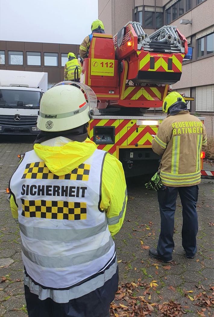 Acht neue Ausbilder sichern die Zukunft der Feuerwehr Ratingen!