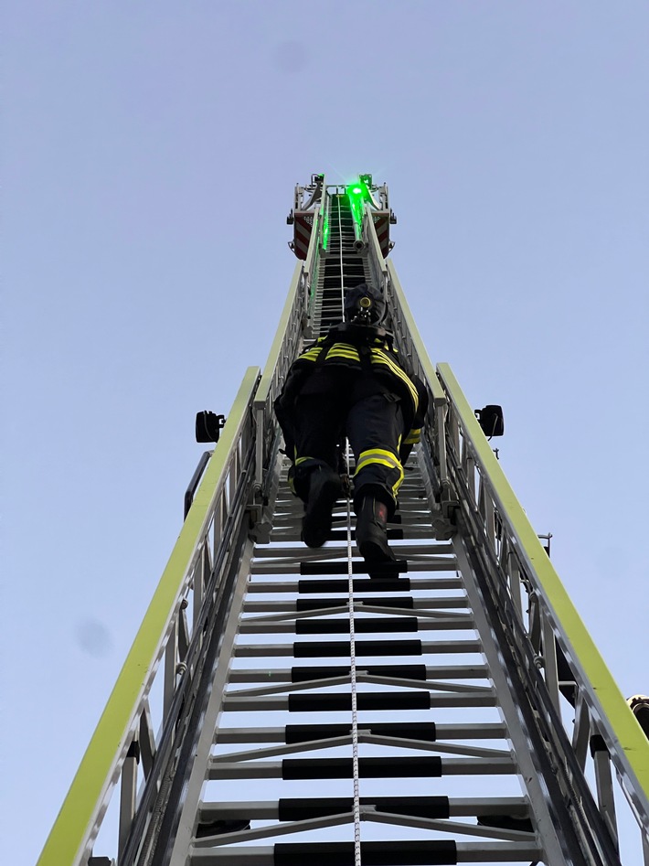 Atemschutz unter Hochspannung: Feuerwehr Beverungen schult neue Retter!