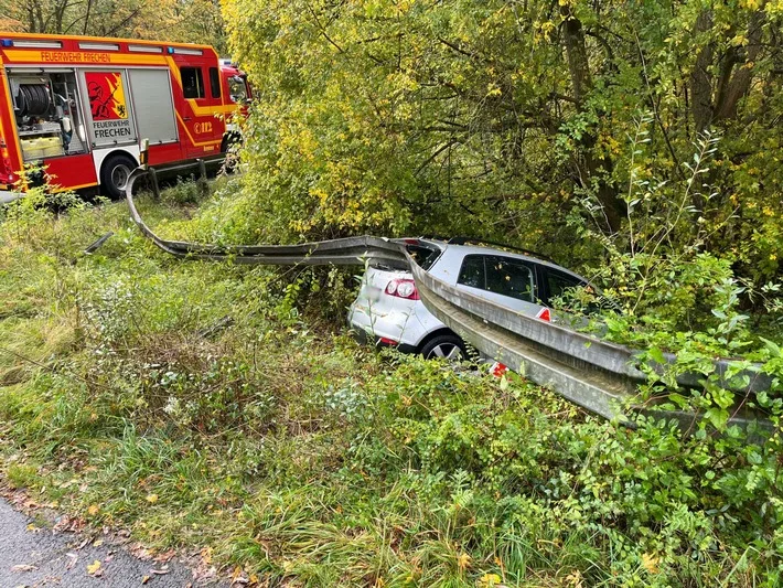 POL-REK: 241015-6: Auto rutschte unter Leitplanke