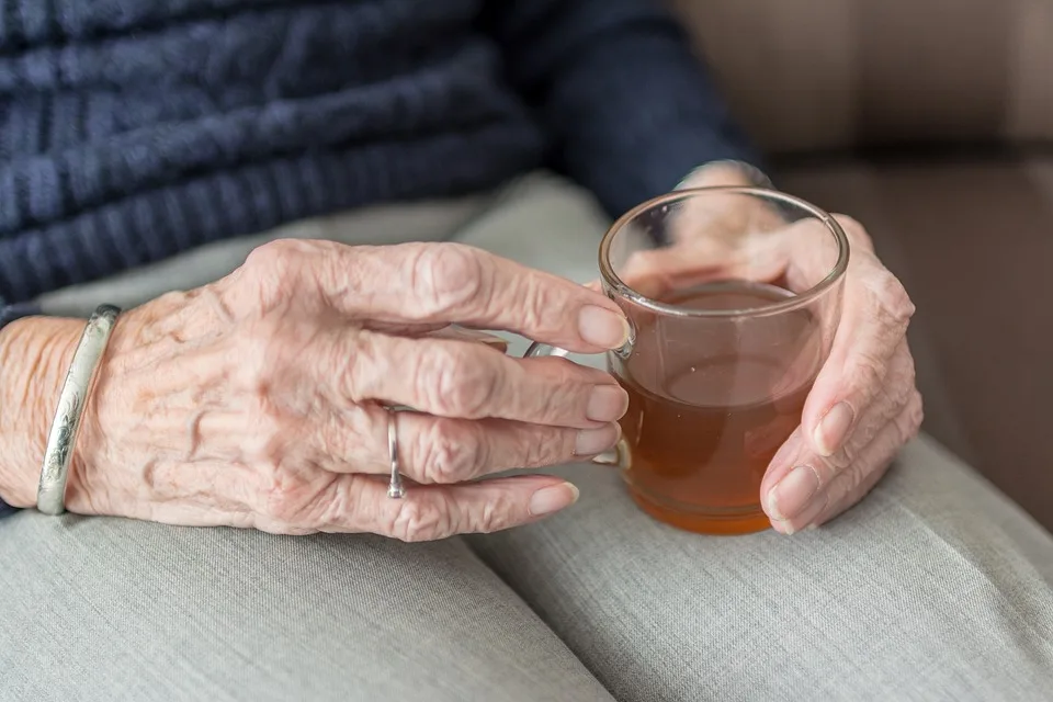 Betrüger in Schüttorf: Seniorin beim Spenden über den Tisch gezogen!