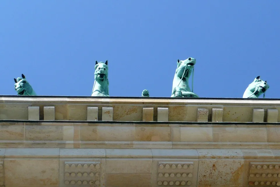 Brandenburg Erleuchtet Faszinierende Polarlichter Am Nachthimmel.jpg