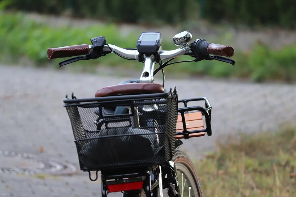 Brecher In Nettetal Autofahrer Verletzt Radfahrer Toedlich Bei Flucht.jpg