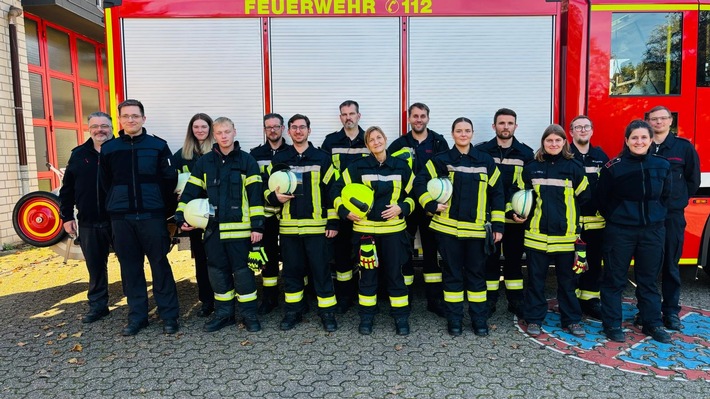 Erfolgreicher Abschluss: Feuerwehrleute in Leichlingen glänzen!