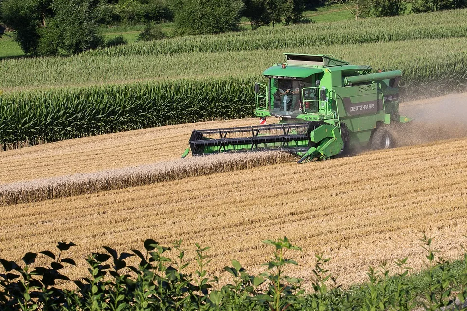 Erntezeit Heek Erlebt Gefaehrliches Unfalldrama Mit Traktor.jpg