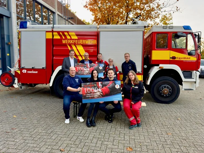 FW-OLL: &quot;Die Jugendfeuerwehren liegen uns sehr am Herzen&quot; - Unternehmen EMPG überreicht großzügige Spenden an Jugendfeuerwehren