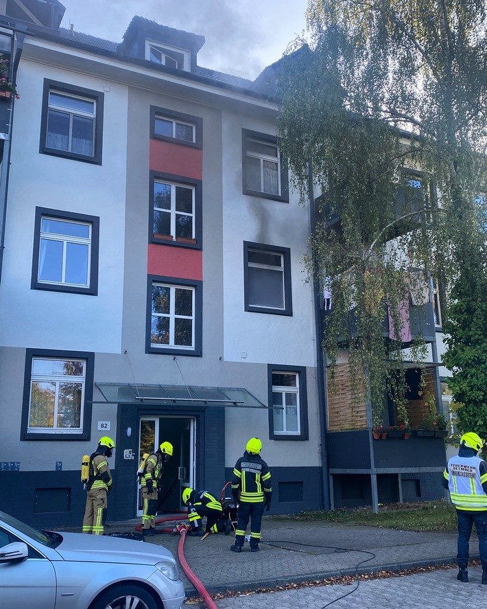 Feuerwehr Detmold löscht Zimmerbrand: Keine Verletzten in Lemgoer Straße!