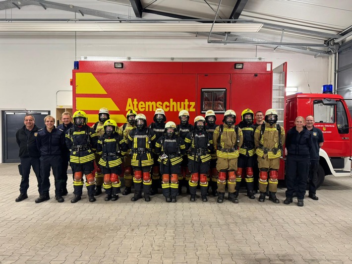 Feuerwehr Oldenburg begrüßt 13 neue Atemschutzhelden!