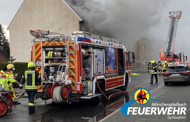 Feuerwehr rettet Wohnhaus: Inferno in Mönchengladbacher Werkstatt!