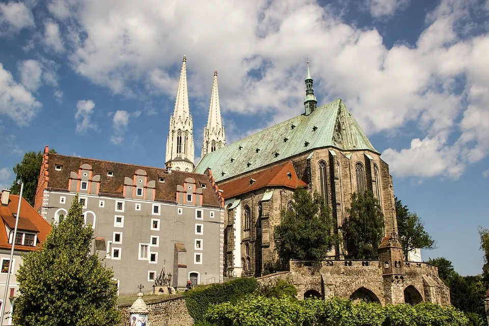 Goerlitz Erhaelt Sechsten Trinkwasser Brunnen Neuer Glanz Am Elisabethplatz.jpg