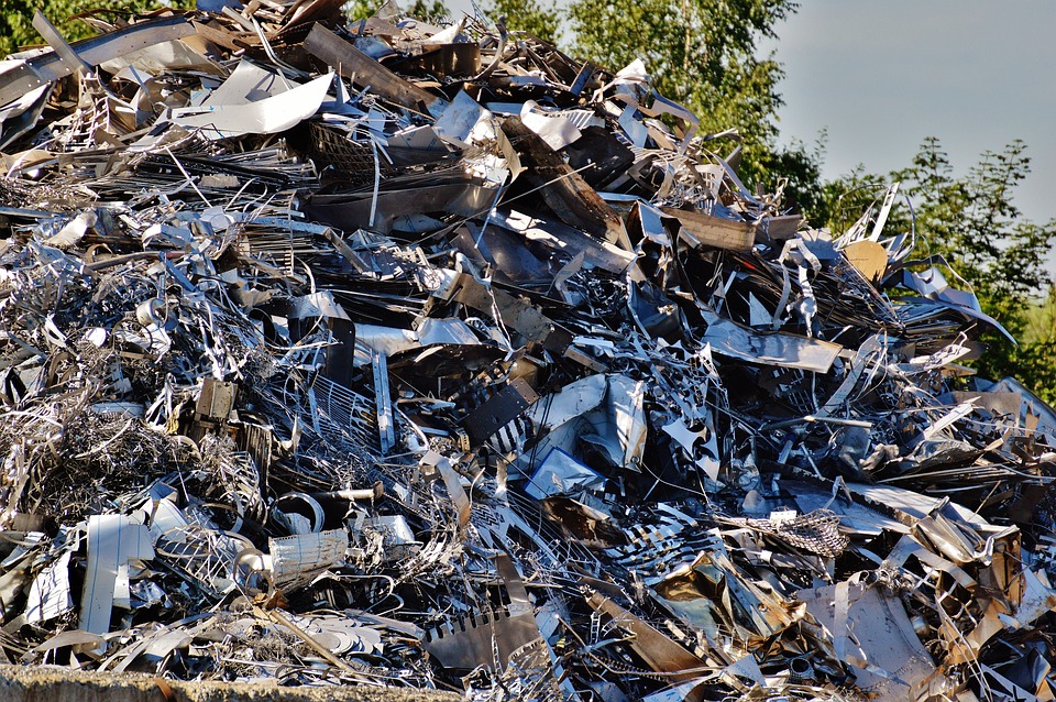 Großbrand auf Recyclinghof in Reinbek: 135 Feuerwehrleute im Einsatz!