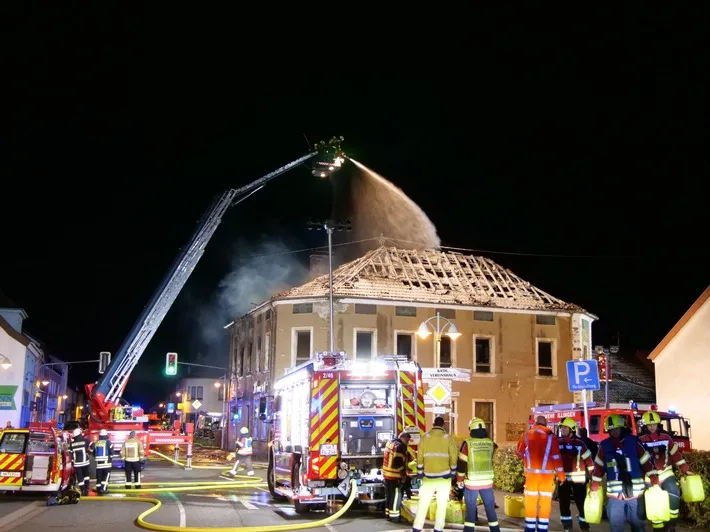 Großbrand in Merchweiler: Leerstehendes Hotel-Restaurant flammte auf