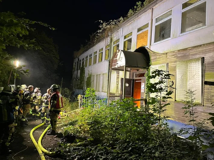 Großeinsatz der Feuerwehr: Brand im Schwimmbad in Essen-Kray!