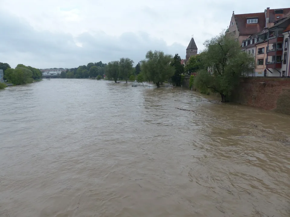 Hochwasserlage In Deutschland Entwarnungen Und Neue Warnungen.jpg