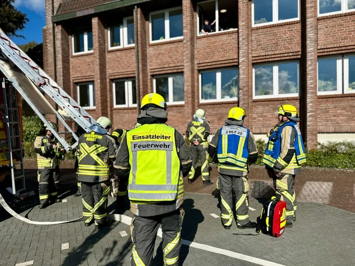 Kellerbrand im Rathaus Hünxe: Feuerwehr rettet Menschenleben!