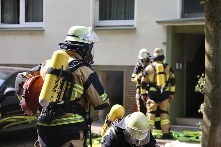 Kellerbrand in Essen-Katernberg: Feuerwehr rettet verzweifelte Bewohner!