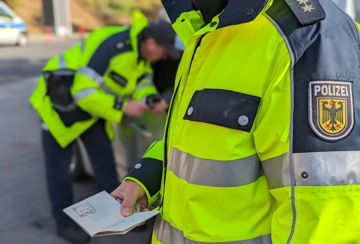 Kongolese mit Papieren des Vaters erwischt: Bundespolizei greift durch!